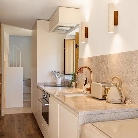 Castle View Duplex - Graca Design Apartment